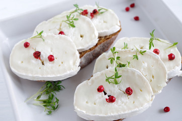 brot mit ziegenkäse