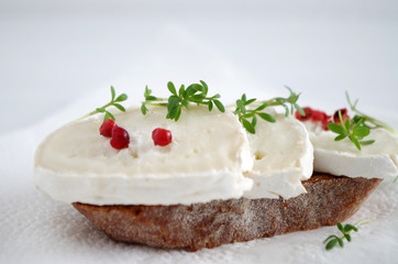 brot mit ziegenkäse