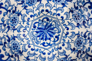 Chinese floral pattern ceramic bowl