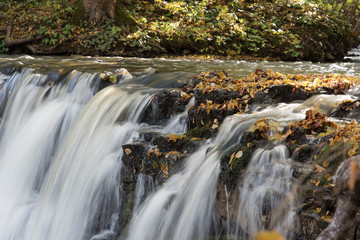 Obraz na płótnie Canvas Small waterfall in autumn.