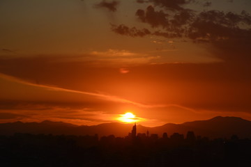 Obraz premium Amazing sunset clouds in Santiago, Chile