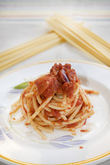 spaghetti with tomato sauce