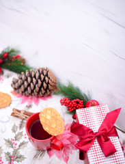 Obraz na płótnie Canvas Hot tea and christmas cookies