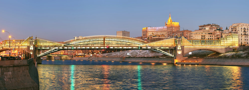 Moscow. Russia. The Bogdan Khmelnitsky bridge at dusk