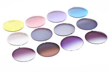 Resin glass for spectacles