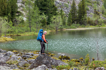Obraz premium Young woman is hiking in highlands of Altai mountains, Russia