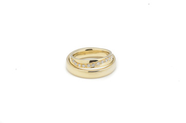 Naklejka premium Gold wedding rings with diamonds 