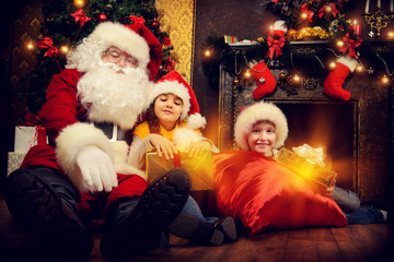 Fototapeta na wymiar kids on Christmas