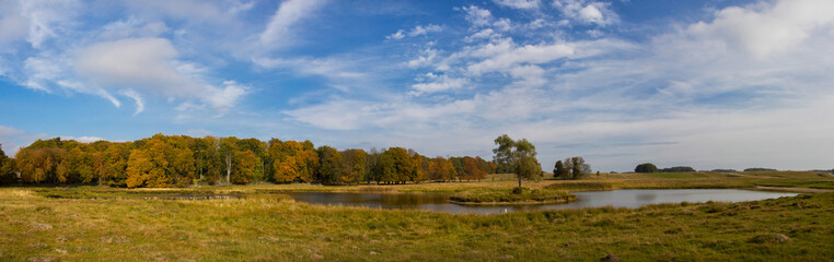 Fototapeta na wymiar beautiful lake in Dyrehave park, Denmark