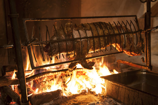 cochon &agrave; la broche