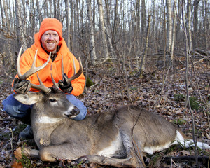 Obraz premium Whitetail Trophy Buck in the Woods