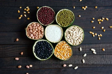 Selbstklebende Fototapeten cereals, healthy food, fibre, protein, grain, antioxidant © xuanhuongho
