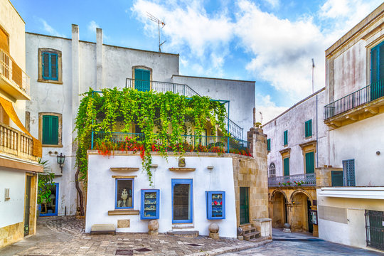 Fototapeta narrow alleys in the historic center of Otranto