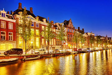 Fototapeta premium Piękne miasto Amsterdam w porze wieczornej.