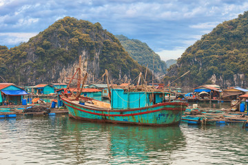 Fototapeta na wymiar Asian floating village at Halong Bay