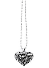 Silver heart pendant necklace on a white background - obrazy, fototapety, plakaty