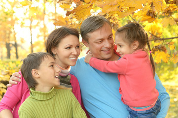 Fototapeta premium Family relaxing in autumn park