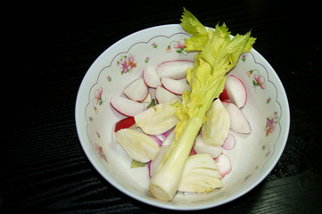 Insalata con finocchio, sedano e ravanello