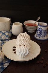 Meringue with coffee