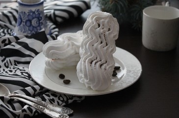 Meringue with coffee
