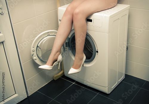 Оргазм на стиральной машинке