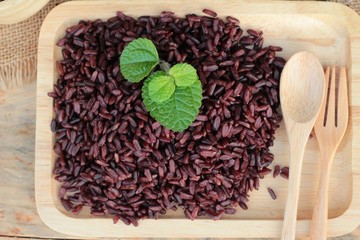 Raw purple rice berries and cooked of delicious for health.