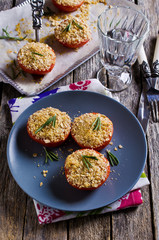 Tomatoes with crunchy sprinkles