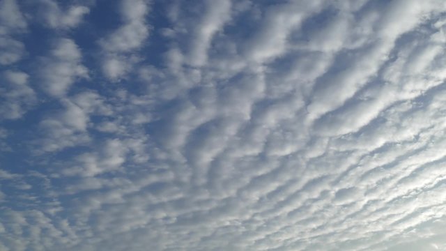 早朝のうろこ雲　タイムラプス撮影