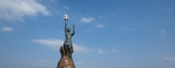 デザイン灯台＿波灯の女