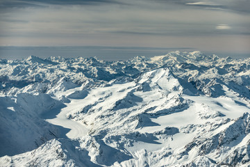 Fototapeta na wymiar many mountain peaks and summits in austria at winter