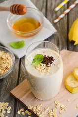 Banana smoothie with oatmeal 