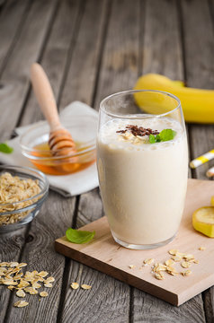 Banana smoothie with oatmeal 
