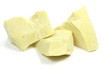 Kakaobutter isoliert auf weißem Hintergrund