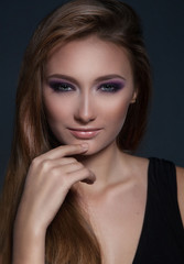 Obraz premium Portrait of beautiful woman with bright evening make up.