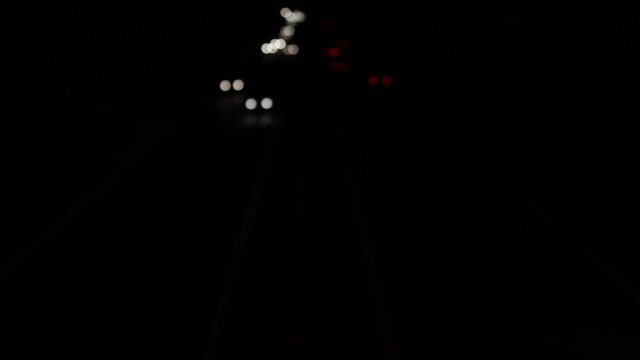 Auto Verkehr bei Nacht - bokeh lichter Autobahn, Stadtverkehr