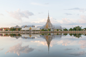 Fototapeta premium Wat Sothon Wararam Worawihan, Chachoengsao, Thailand 