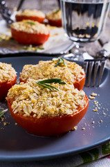 Tomatoes with crunchy sprinkles