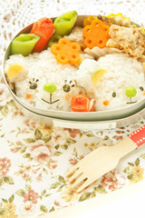 Lunch of parent-chil motif of bear