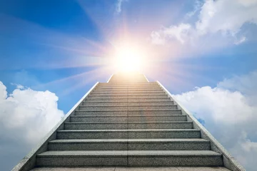Photo sur Plexiglas Ciel concrete staircase going up into a bright light sky