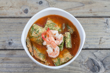 Thai Food : Spicy and Soup Curry with Shrimp and Vegetable Omelet