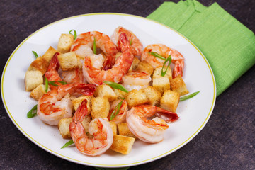 Fototapeta na wymiar Shrimp with crispy croutons and scallions.