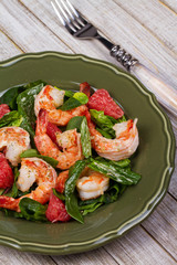 Shrimp, grapefruit and spinach salad.