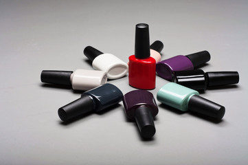 Obraz premium Coloured nail polish bottles stacked circle