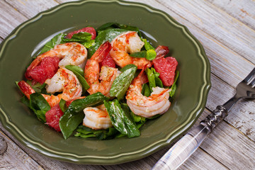 Shrimp, grapefruit and spinach salad.