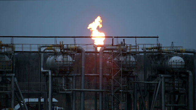 Oil torch, flambeau. combustion of associated gas. preparation of commercial oil. Place of production and preparation of oil and gas