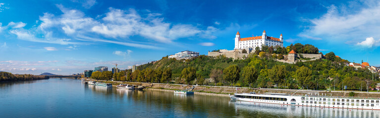 Medieval castle  in Bratislava, Slovakia - obrazy, fototapety, plakaty