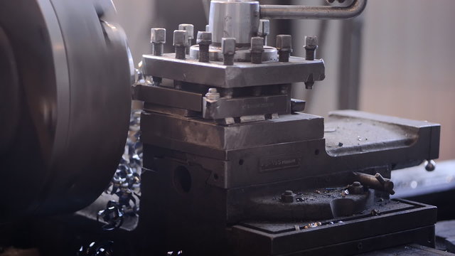 A milling machine cuts the workpiece with layers of metal shavings. Work longitudinal machine factory production