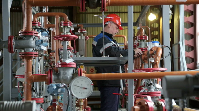 Commercial oil metering. Equipment for the account of quantity and quality of oil. Workman serving equipment