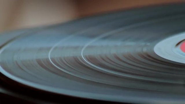 Disco grande o LP de Vinilo, Girando en Tocadiscos