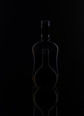 контуры бутылок с отражением